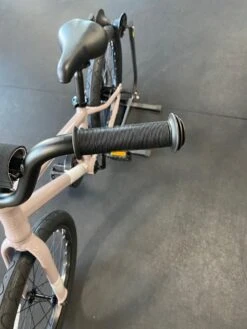 Batch Bicycles Batch 20" Kids Bicycle Vapor Grey 2022 -Chic Bike Shop 2tG69pmVk4JVhQT66YnQoFkus