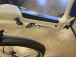 Serfas Dash E-Bike 500W Step Over White -Chic Bike Shop 6kBKcfbLcXYWlwVNoz0Ck fAo