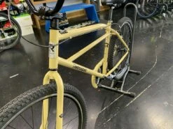 Retrospec Sully Klunker-Style Single-Speed Bike - Desert Sand 2022 -Chic Bike Shop jT5gxrY9FPsNpWwnHvyHVEVNA