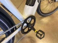 Serfas Dash E-Bike 500W Step Over White -Chic Bike Shop ndMIIDgiywkQaXnMjO6jJggA